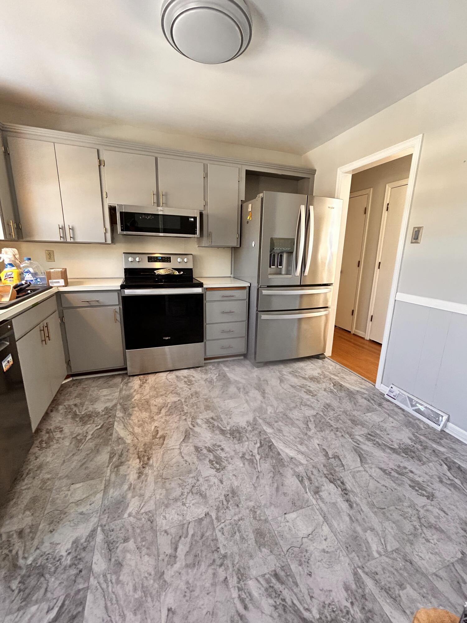 5335 Cave Spring Lane Roanoke, VA 24018 - Photo 15 of 19 Kitchen