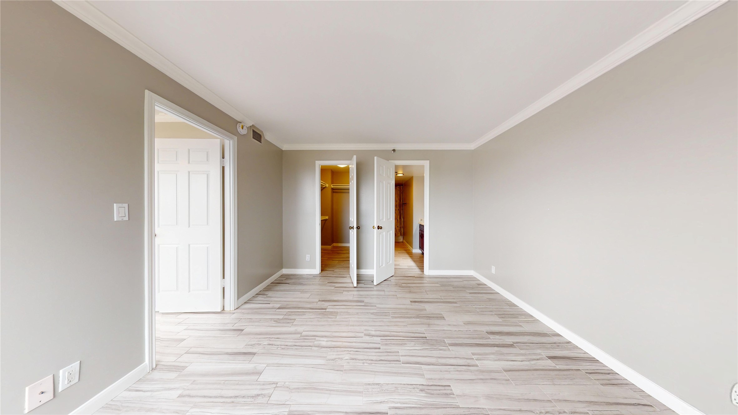 3525 Sage Road, Unit 1404 Houston, TX 77056 - Photo 10 of 36 a view of an empty room with wooden floor