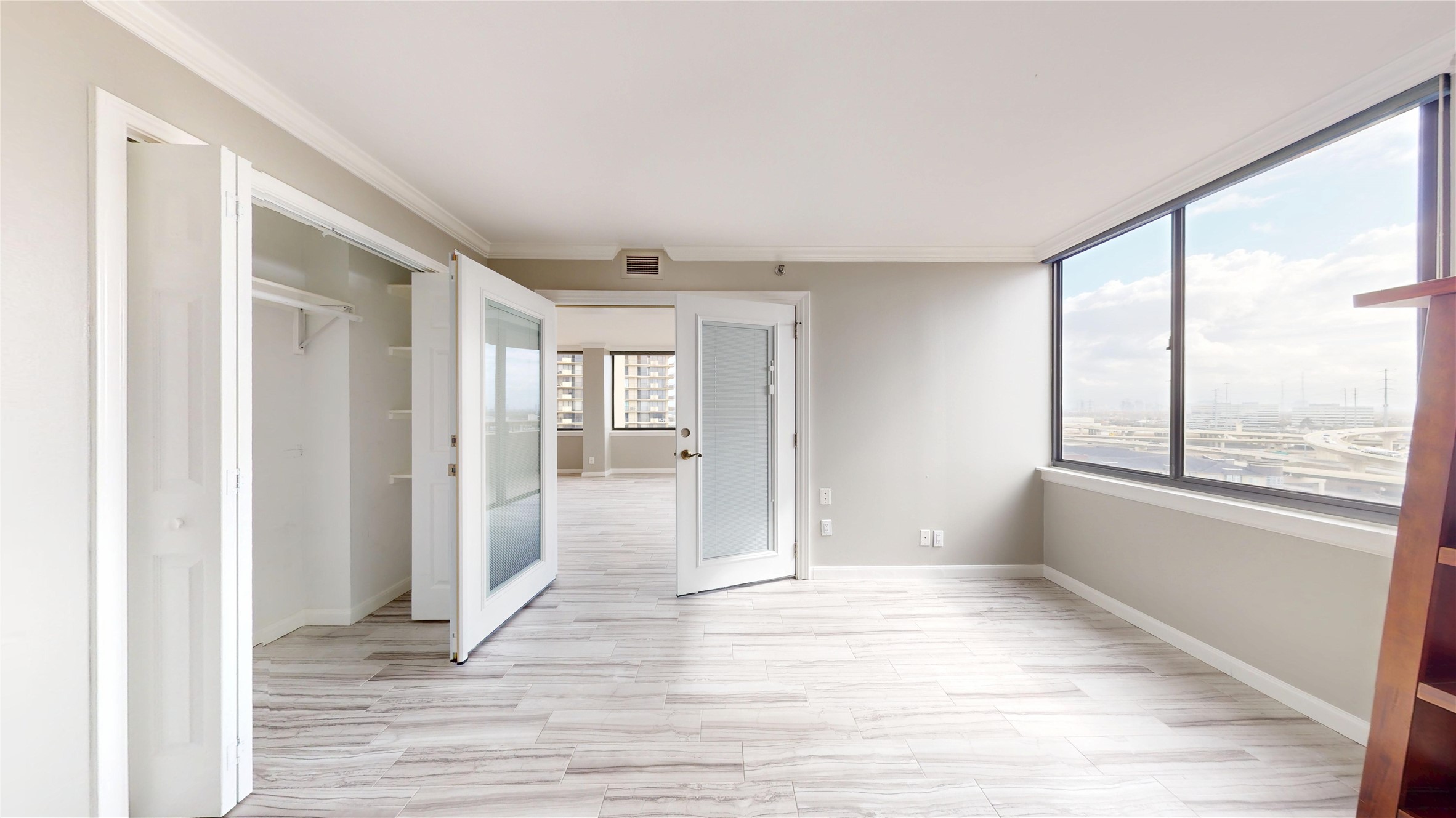 3525 Sage Road, Unit 1404 Houston, TX 77056 - Photo 13 of 36 a view of an empty room with wooden floor and a window