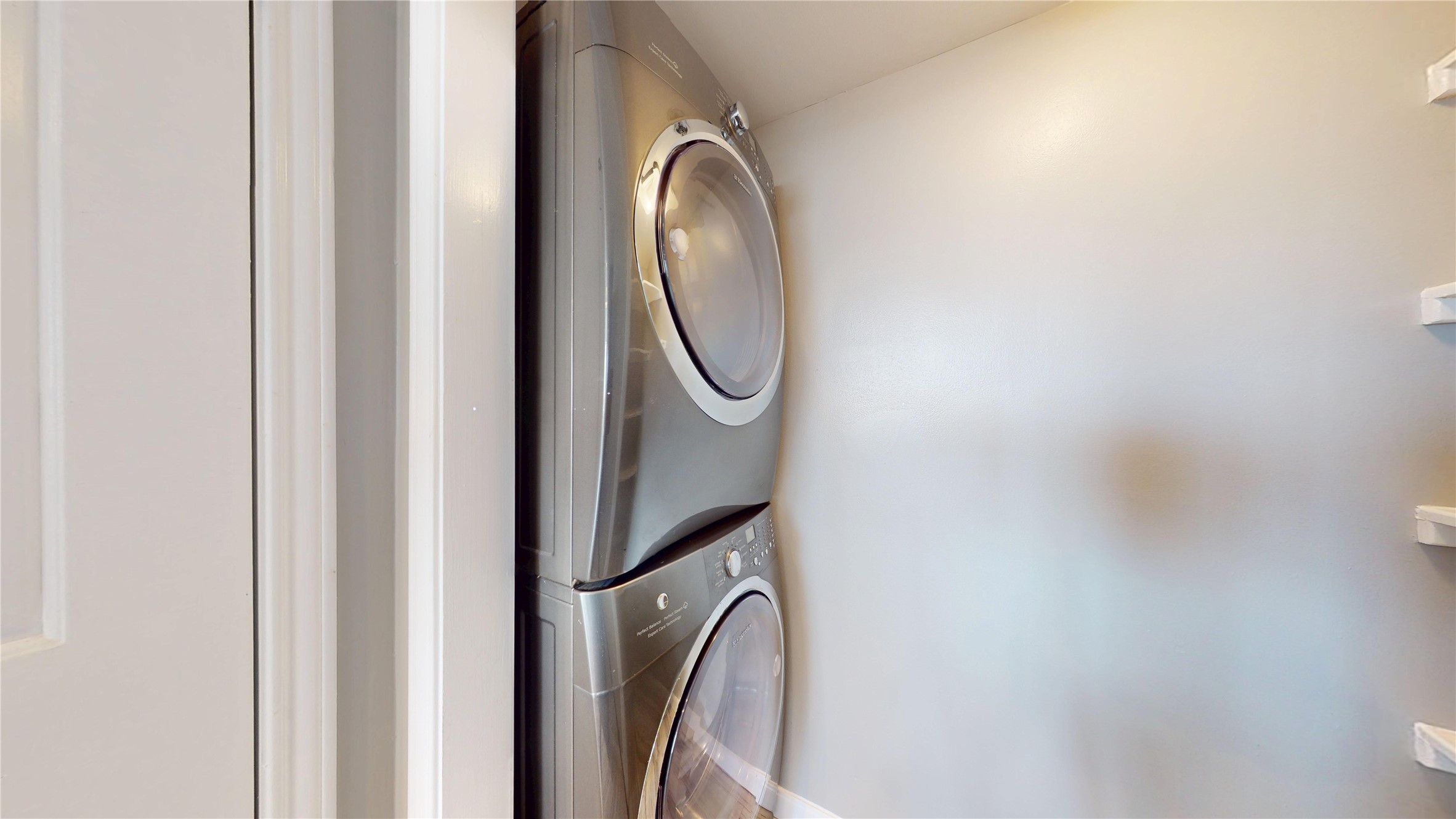 3525 Sage Road, Unit 1404 Houston, TX 77056 - Photo 22 of 36 a utility room with dryer and washer