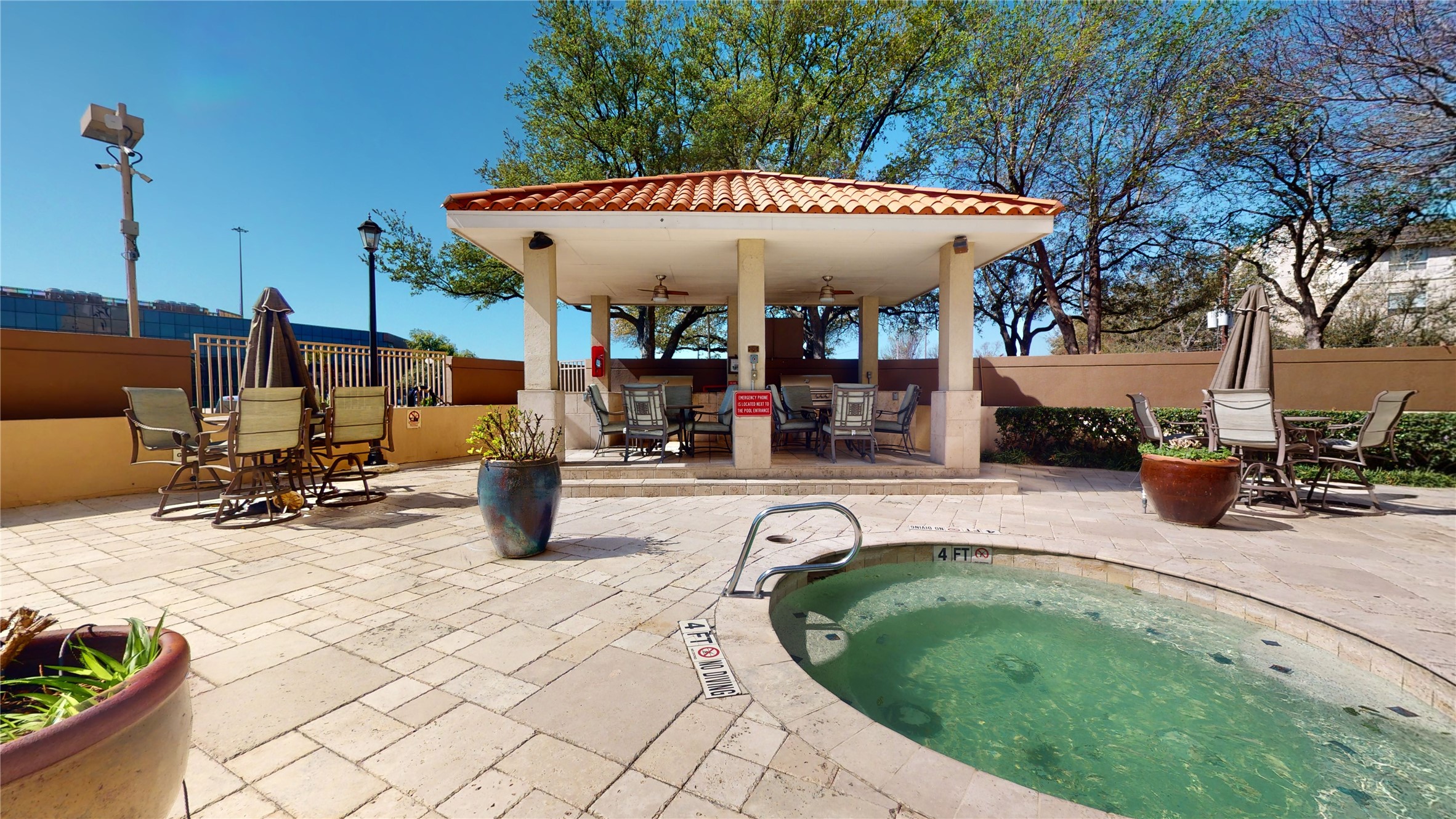 3525 Sage Road, Unit 1404 Houston, TX 77056 - Photo 35 of 36 a view of a chairs and tables in the patio