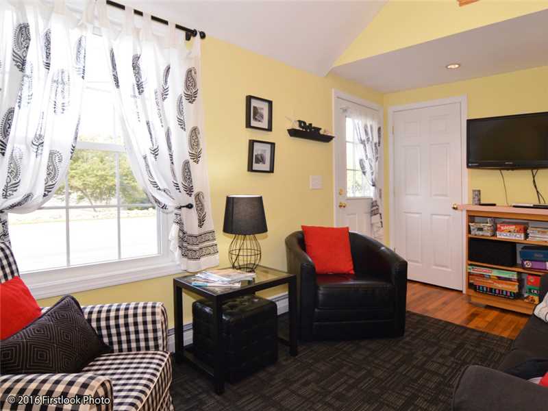 846 Point Judith Road Narragansett, RI 02882 - Photo 3 of 25 Living Room.