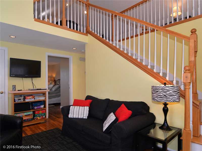 846 Point Judith Road Narragansett, RI 02882 - Photo 4 of 25 Living Room.
