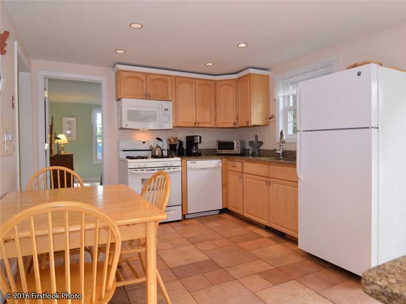 846 Point Judith Road Narragansett, RI 02882 - Photo 5 of 25 Kitchen.