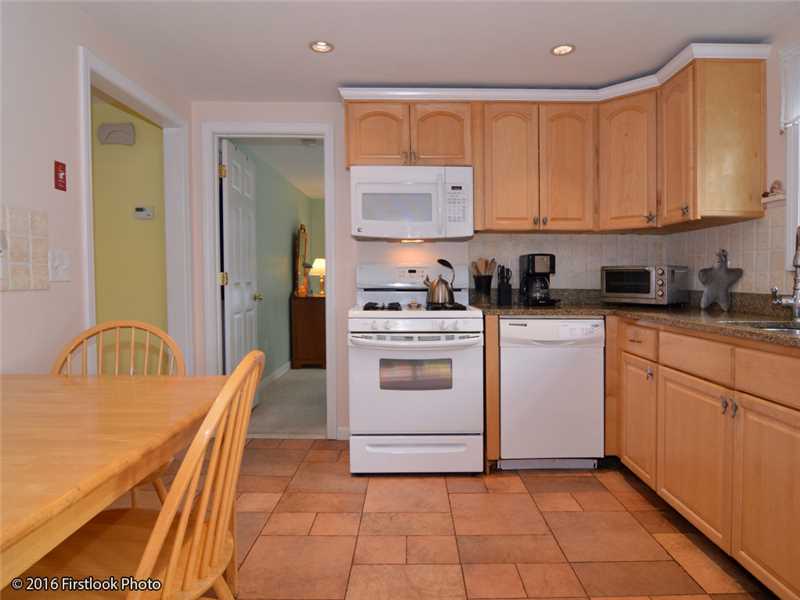 846 Point Judith Road Narragansett, RI 02882 - Photo 6 of 25 Kitchen.