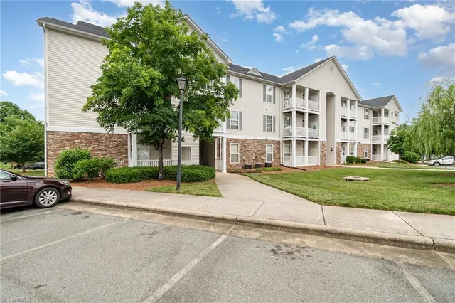 $1,500 | 3009 Winston Drive, Unit 90, Burlington, NC 27215