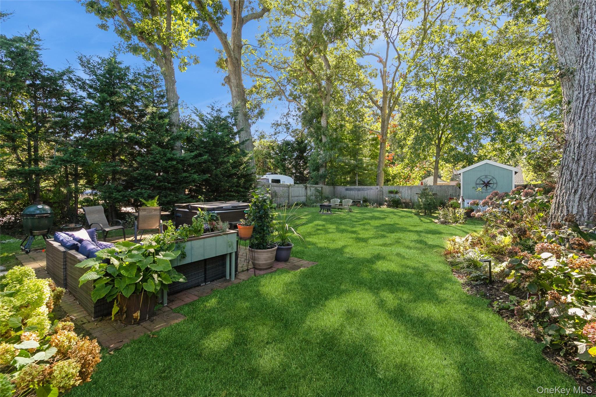 240 Wicks Road New Suffolk, NY 11956 - Photo 26 of 36 a backyard of a house with table and chairs