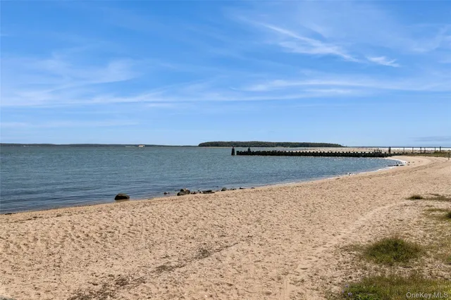 $850,000 | 240 Wicks Road, New Suffolk, NY 11956