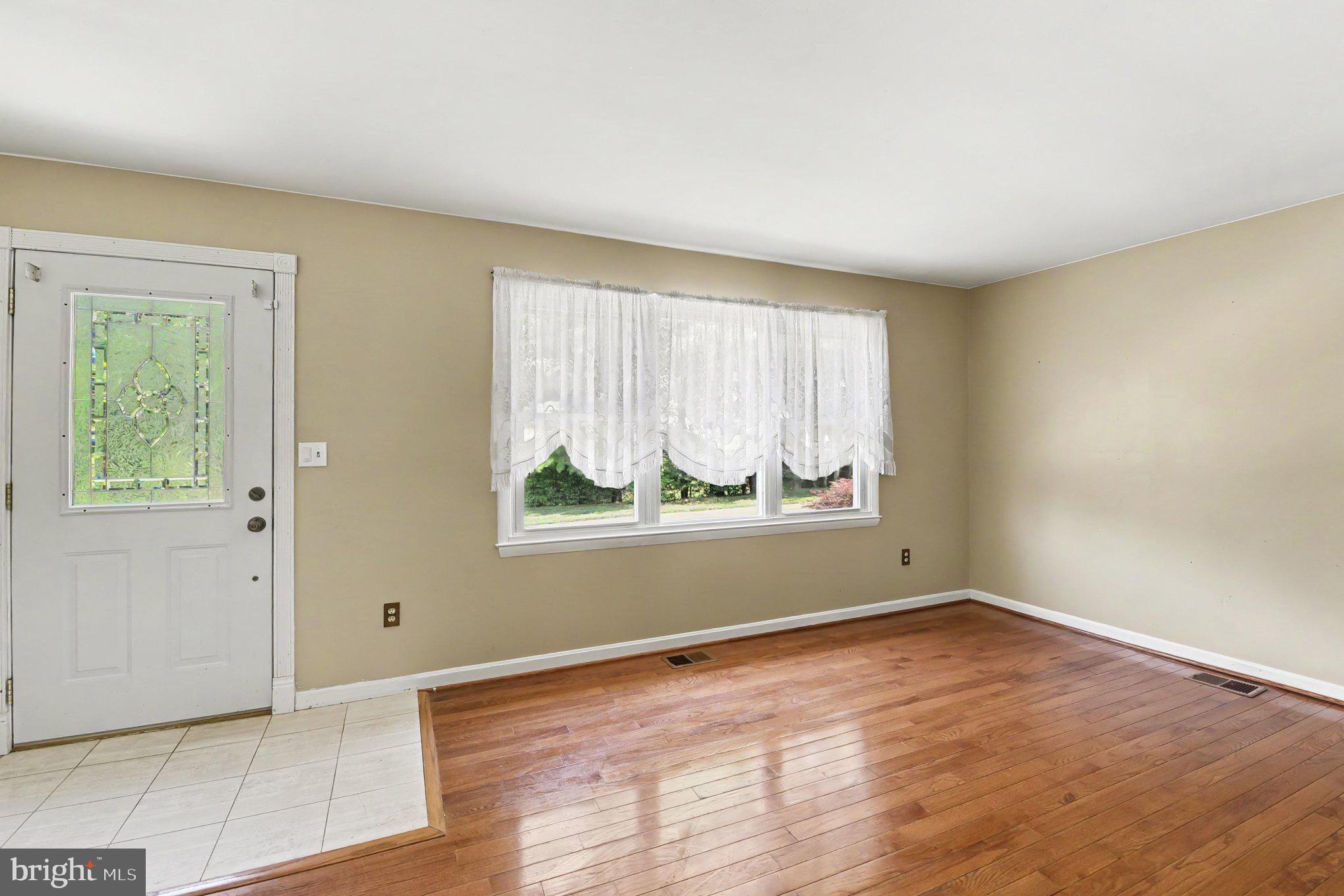3944 Harrisville Road Mount Airy, MD 21771 - Photo 12 of 30 Living Room