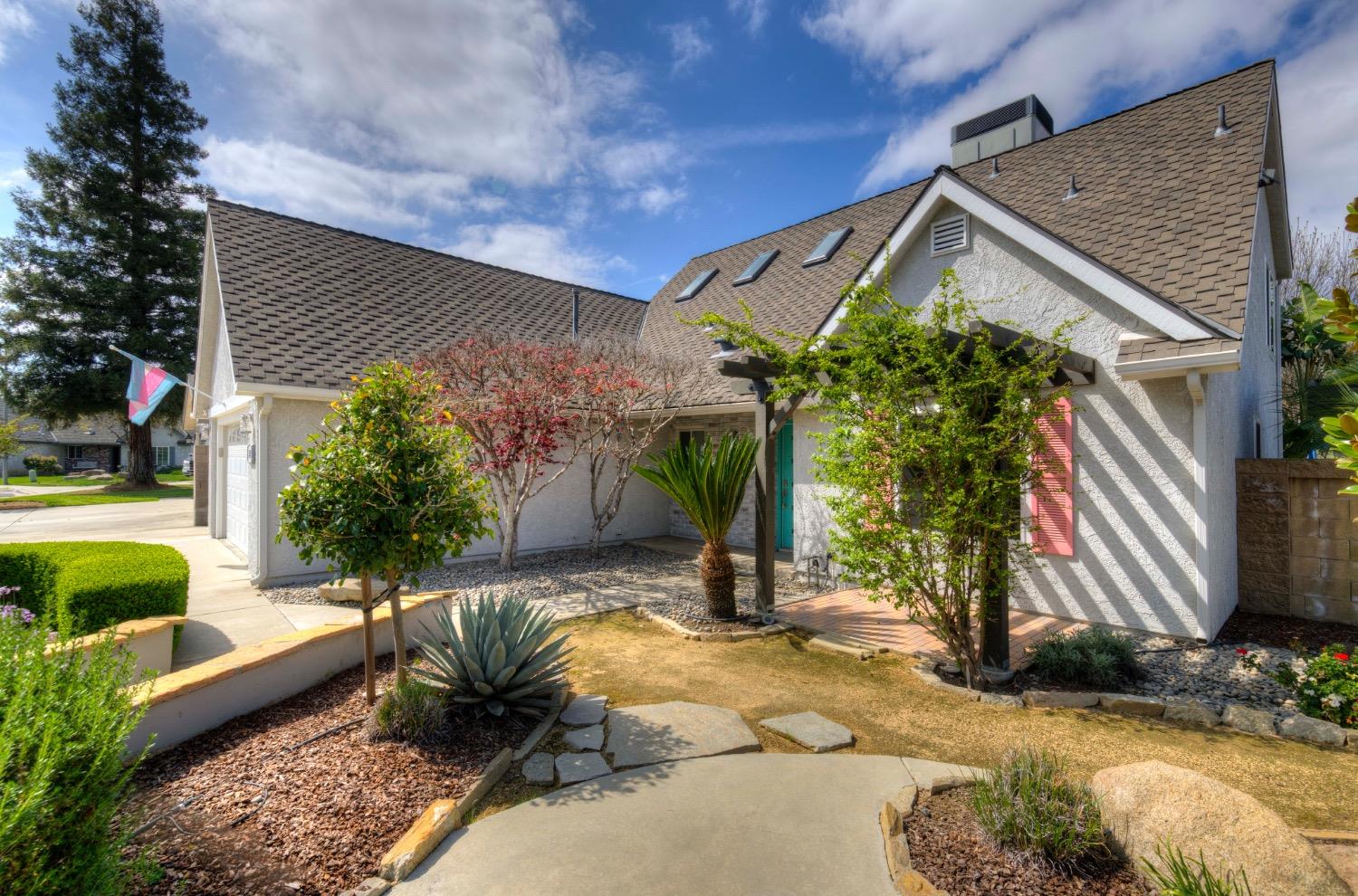 292 North Caesar Avenue Clovis, CA 93612 - Photo 3 of 48