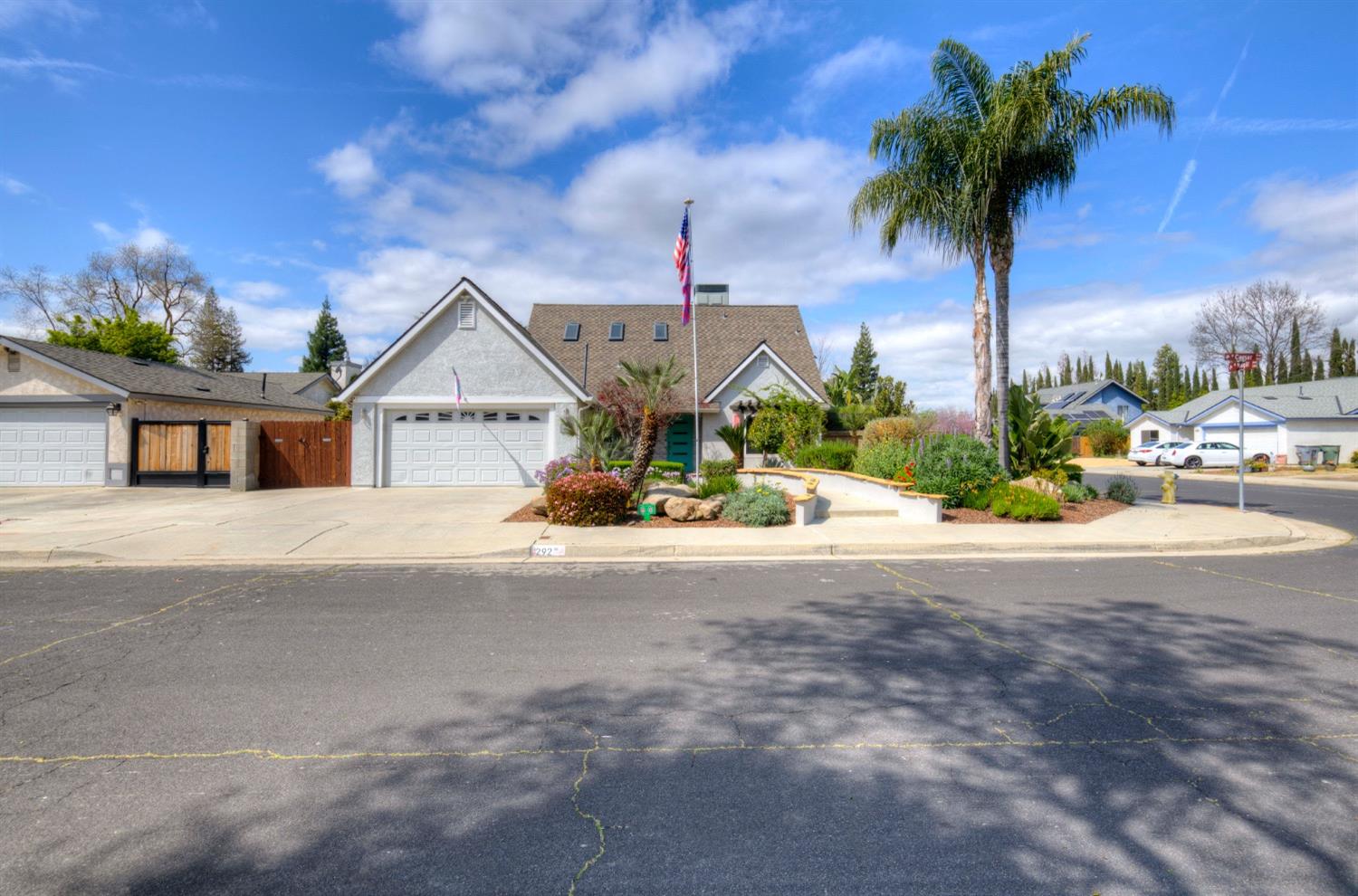 292 North Caesar Avenue Clovis, CA 93612 - Photo 4 of 48