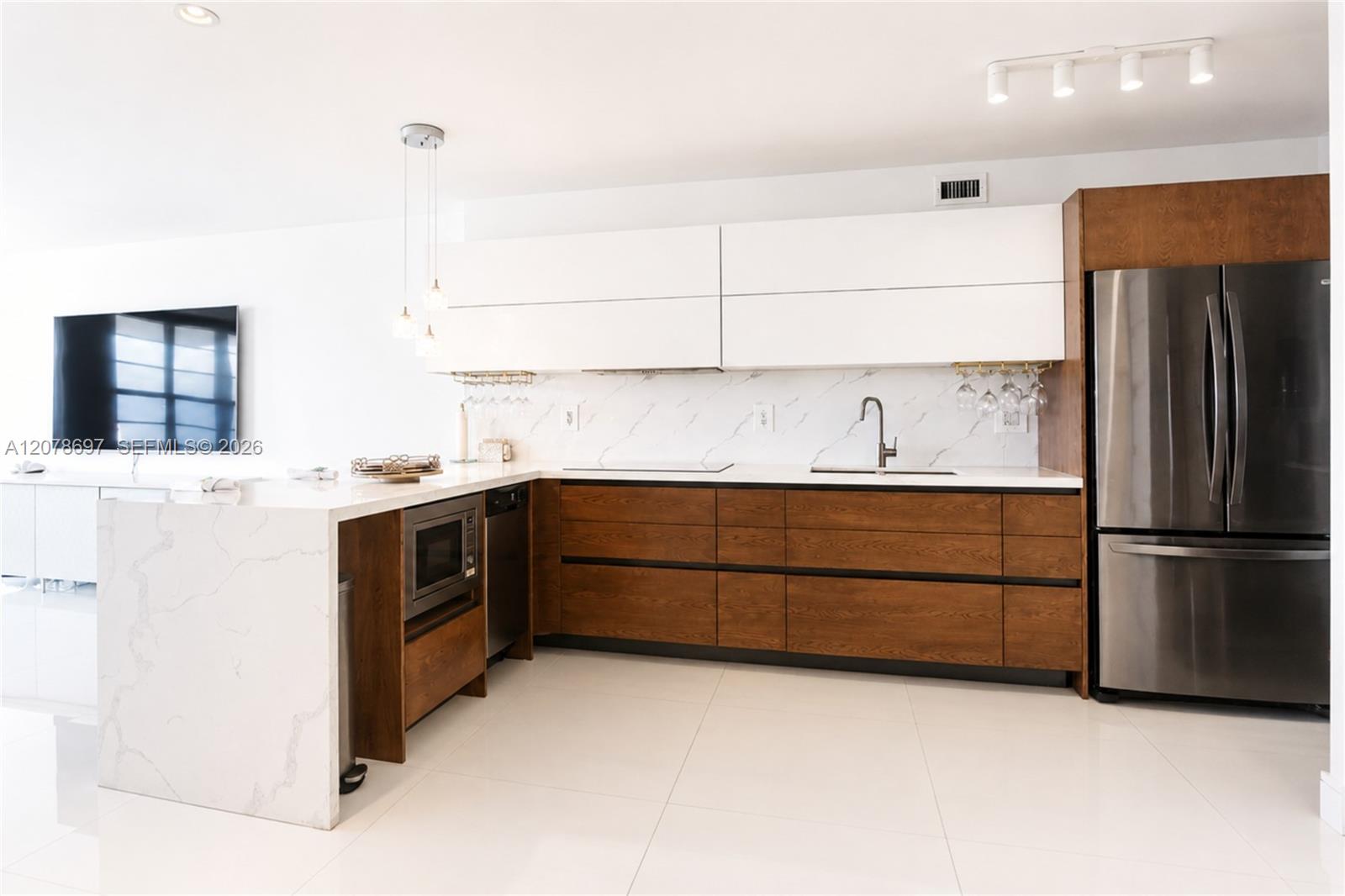 100 Lincoln Road, Unit 1223 Miami Beach, FL 33139 - Photo 16 of 51 Gallery Image 16