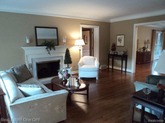 525 Thorntree Road Grosse Pointe, MI 48236 - Photo 10 of 24 787.JPG