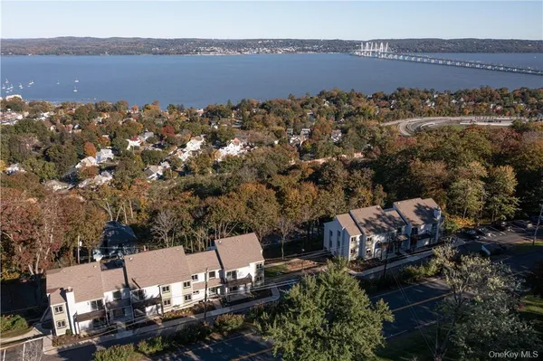 $2,800 | 8-12 South Boulevard, Unit 12101, Nyack, NY 10960