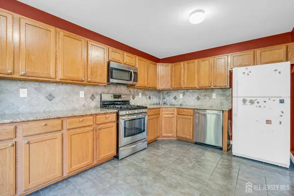 $3,500 | 356 Hawthorne Road, North Brunswick, NJ 08902