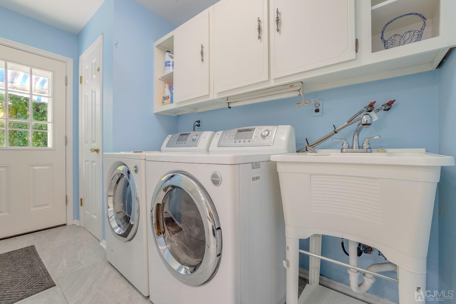 4 Putnam Road East Brunswick, NJ 08816 - Photo 20 of 53 a utility room with dryer and washer