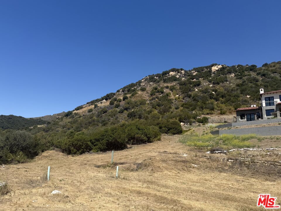 2116 Stunt Road Calabasas, CA 91302 - Photo 11 of 12