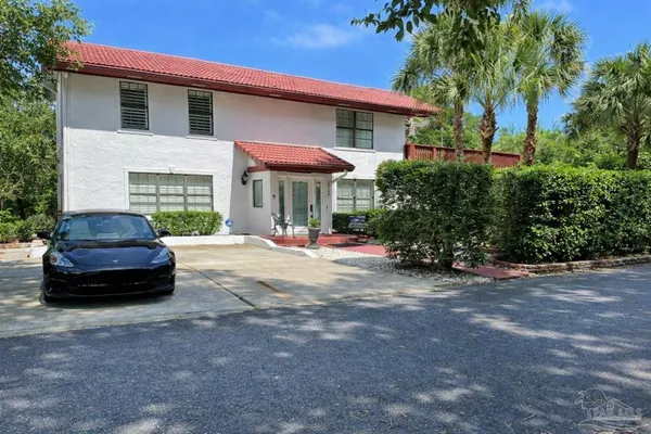 $890,000 | 1834 West Smugglers Cove Drive, Gulf Breeze, FL 32563