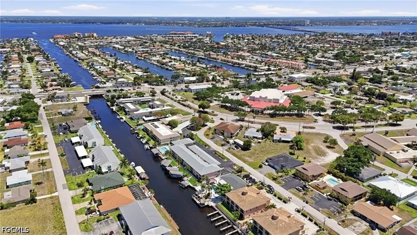 $239,500 | 1333 Southeast 40th Terrace, Unit 2A, Cape Coral, FL 33904