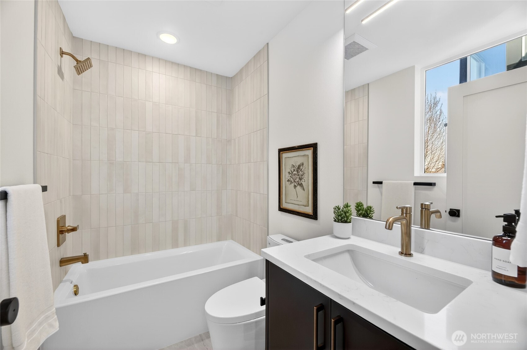 6318 41st Avenue Southwest, Unit A Seattle, WA 98136 - Photo 9 of 32