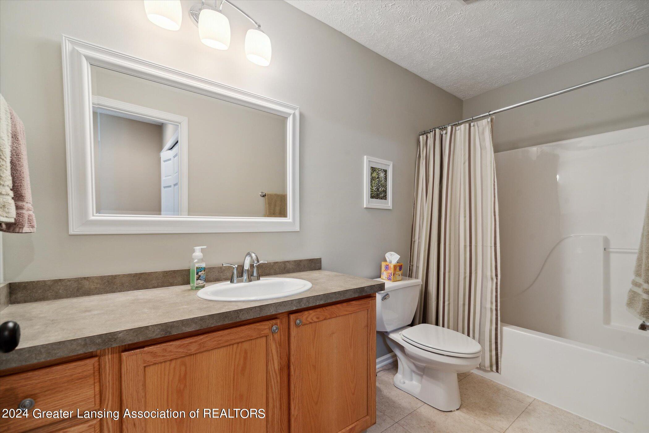 2415 North Aurelius Road, Unit 43 Holt, MI 48842 - Photo 19 of 35 23-2415-Aurelius-Road-#43-Holt-MI-48832-