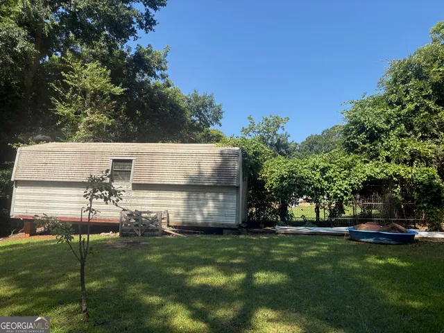 a view of a yard in front of the house