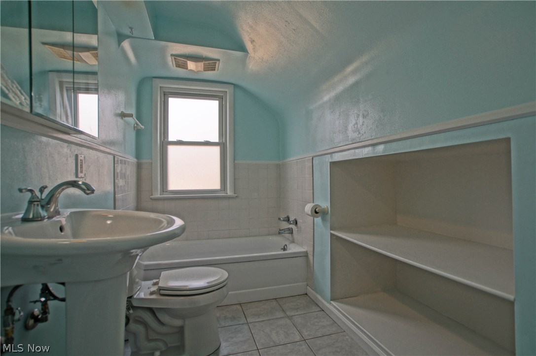 1011 Avondale Road Cleveland, OH 44121 - Photo 9 of 10