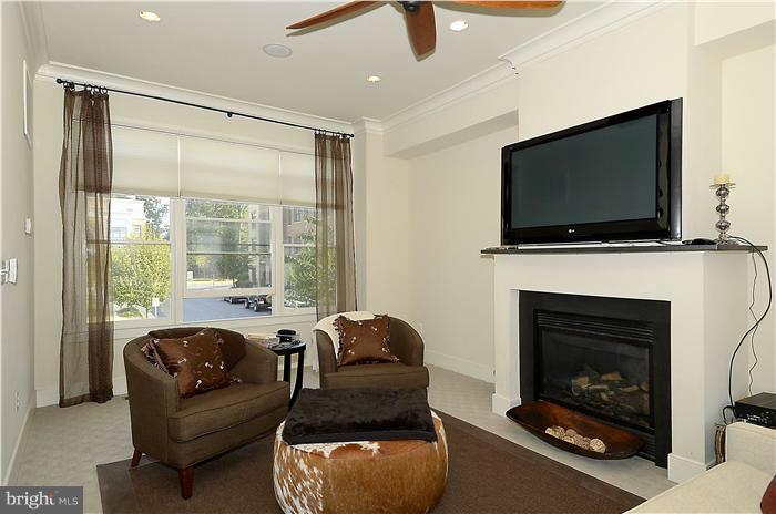 4151 Legato Road Fairfax, VA 22033 - Photo 12 of 27 Family Room