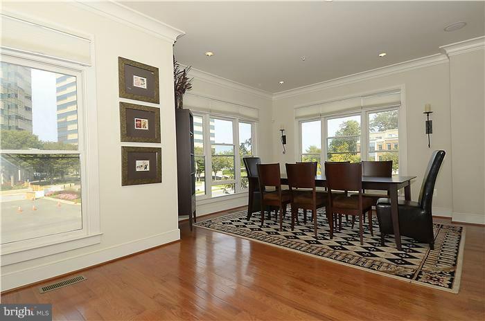 4151 Legato Road Fairfax, VA 22033 - Photo 16 of 27 Living Room