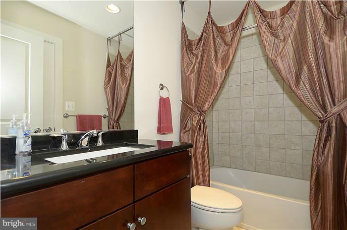 4151 Legato Road Fairfax, VA 22033 - Photo 23 of 27 Bath