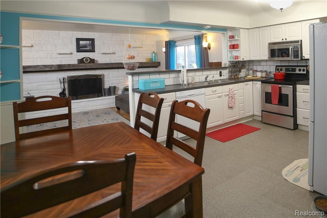 29321 Ridgefield Avenue Warren, MI 48088 - Photo 11 of 17 Ridgefield-13.jpg