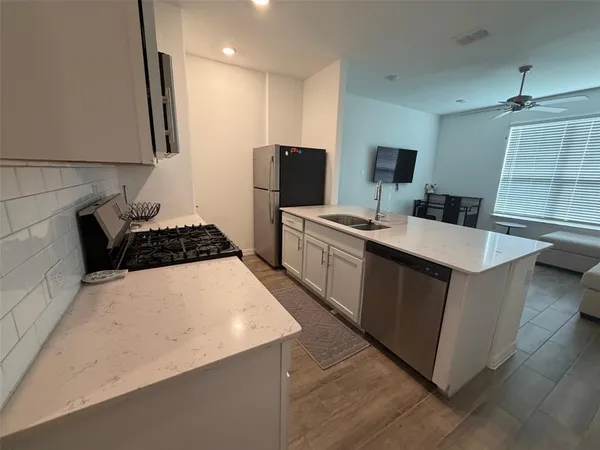 $1,350 | 1033 Rosebay Drive, Justin, TX 76247