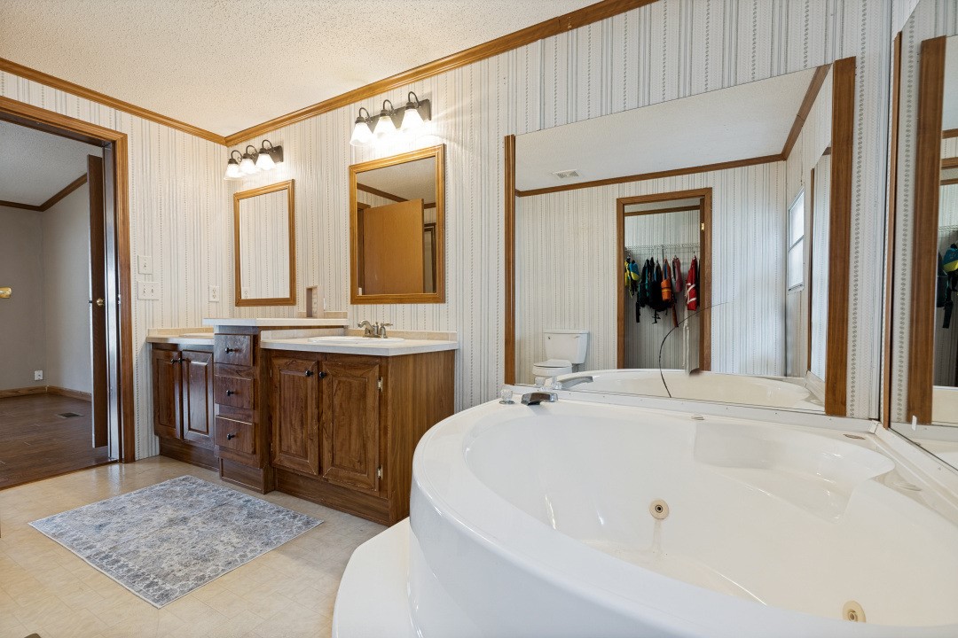 207 Vivian Road Onalaska, TX 77360 - Photo 22 of 34 a bathroom with a tub sink and mirror