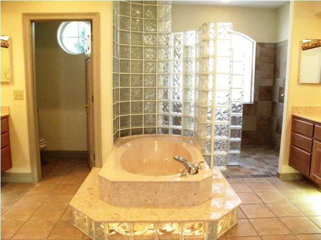 4491 Woodbridge Road Niceville, FL 32578 - Photo 15 of 17 a bathroom with a tub and shower