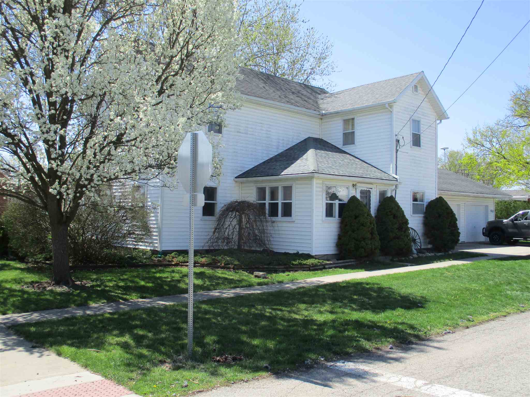 402 West Green Street Butler, IN 46721 - Photo 2 of 9