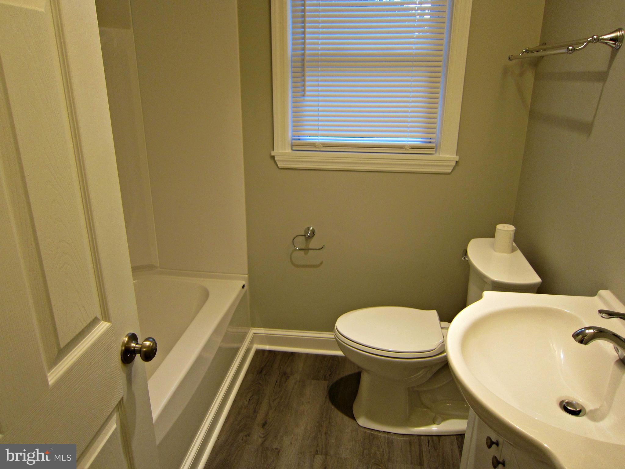 16808 Hampton Road Williamsport, MD 21795 - Photo 4 of 18 Your very nice bathroom