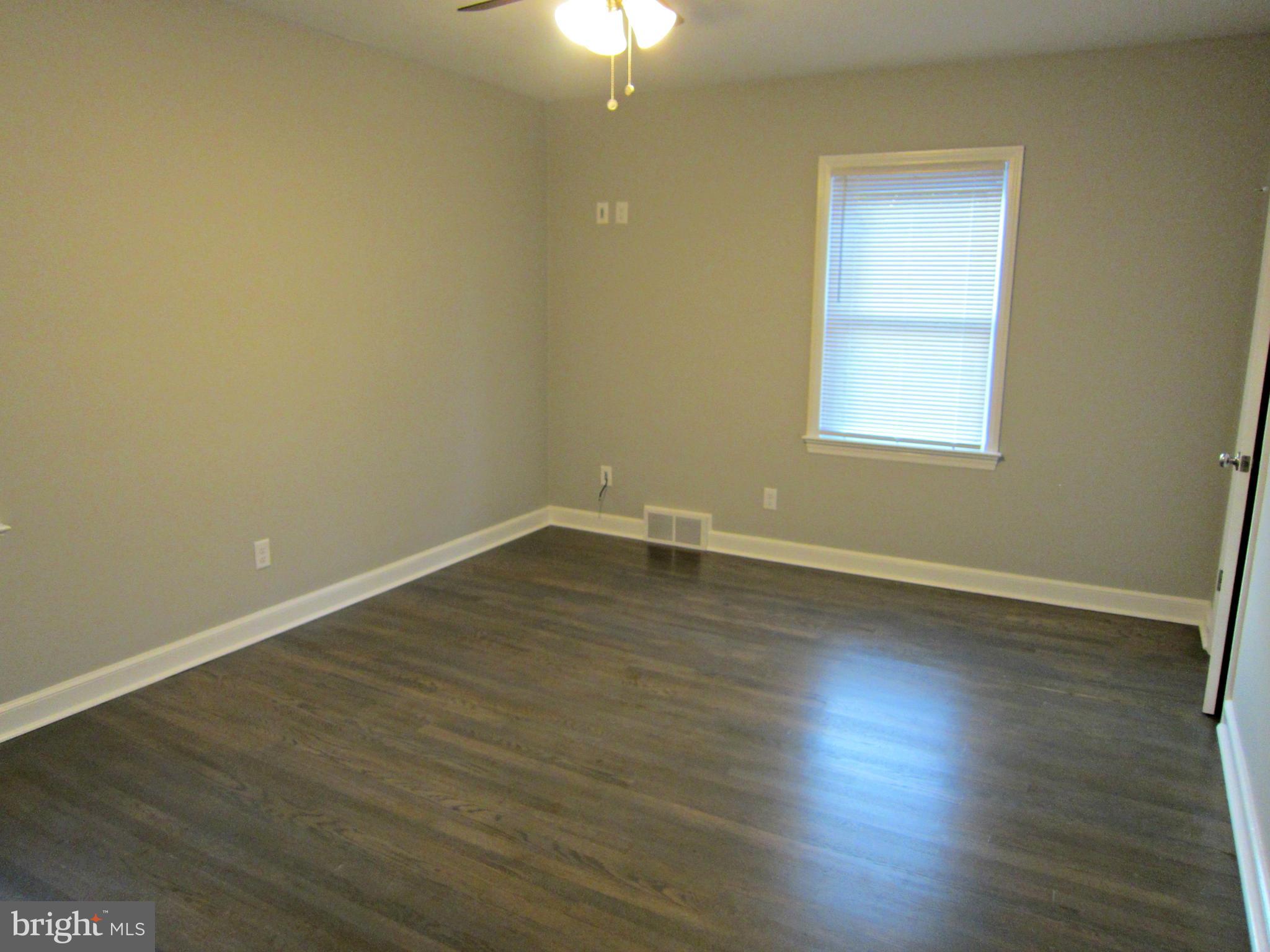 16808 Hampton Road Williamsport, MD 21795 - Photo 6 of 18 Nice size bedroom