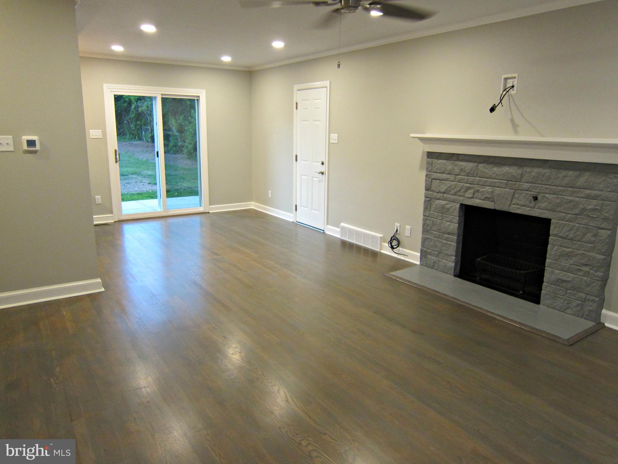 16808 Hampton Road Williamsport, MD 21795 - Photo 10 of 18 Your living room
