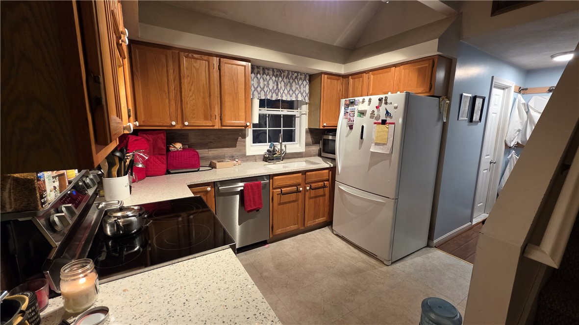 22 Edward Street Coventry, RI 02816 - Photo 4 of 19