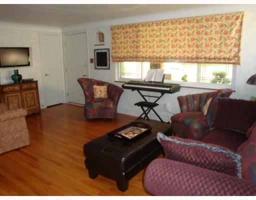 3630 Watchill Road Munhall, PA 15120 - Photo 2 of 17 Living Room.
