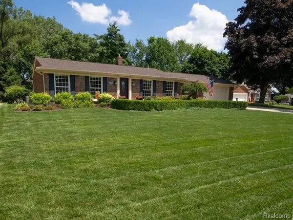 $459,900 | 4923 Dusk Drive, Utica, MI 48316