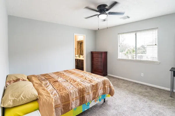 $3,400 | 3707 Pine View Court, Pearland, TX 77581