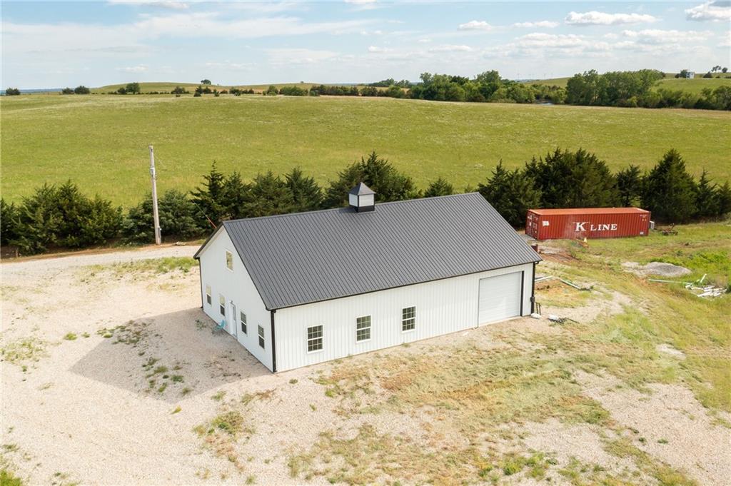 27699 South Hoch Road Osage City, KS 66523 - Photo 17 of 99
