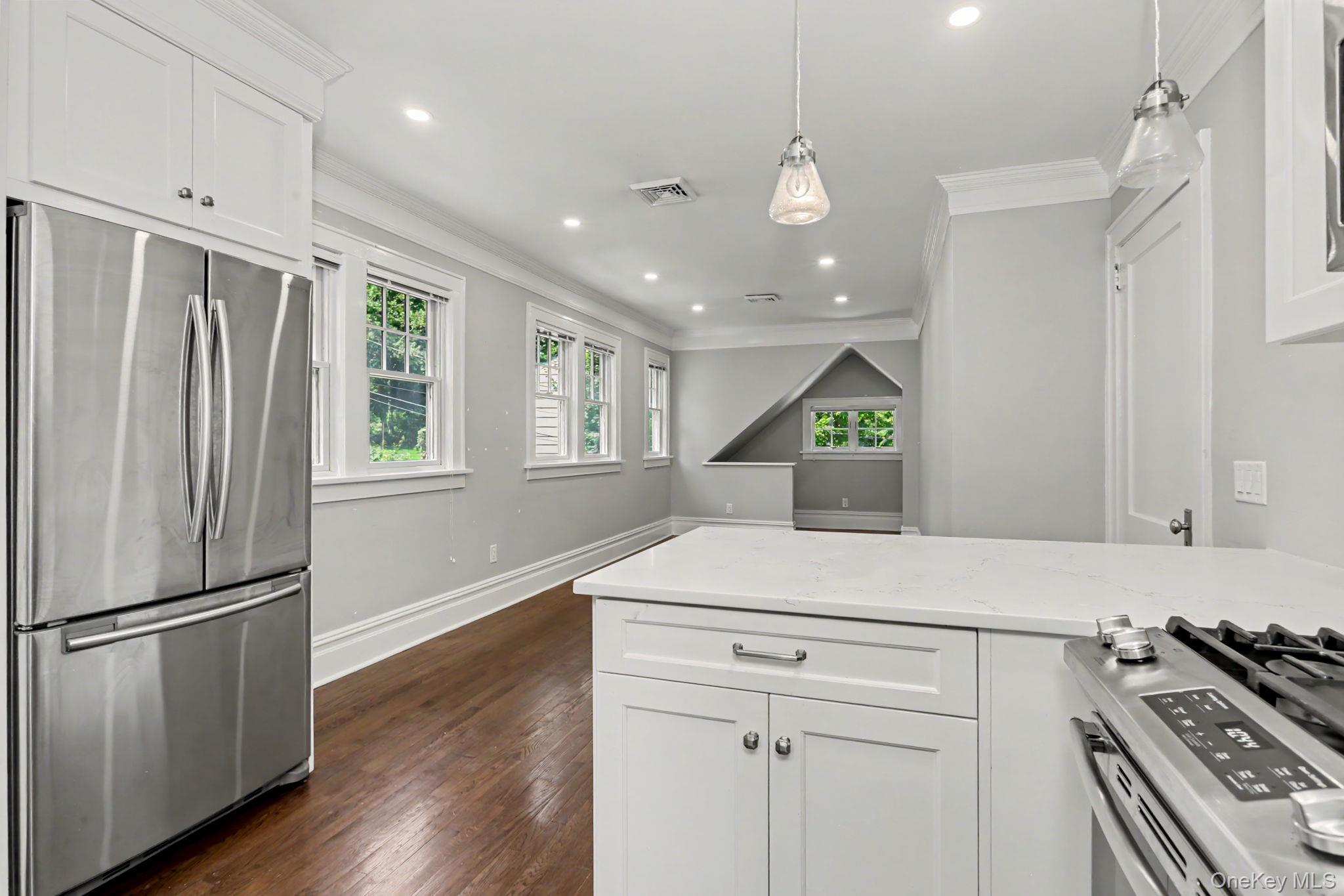 82 Douglas Road, Unit B Chappaqua, NY 10514 - Photo 6 of 20 Gallery Image 6
