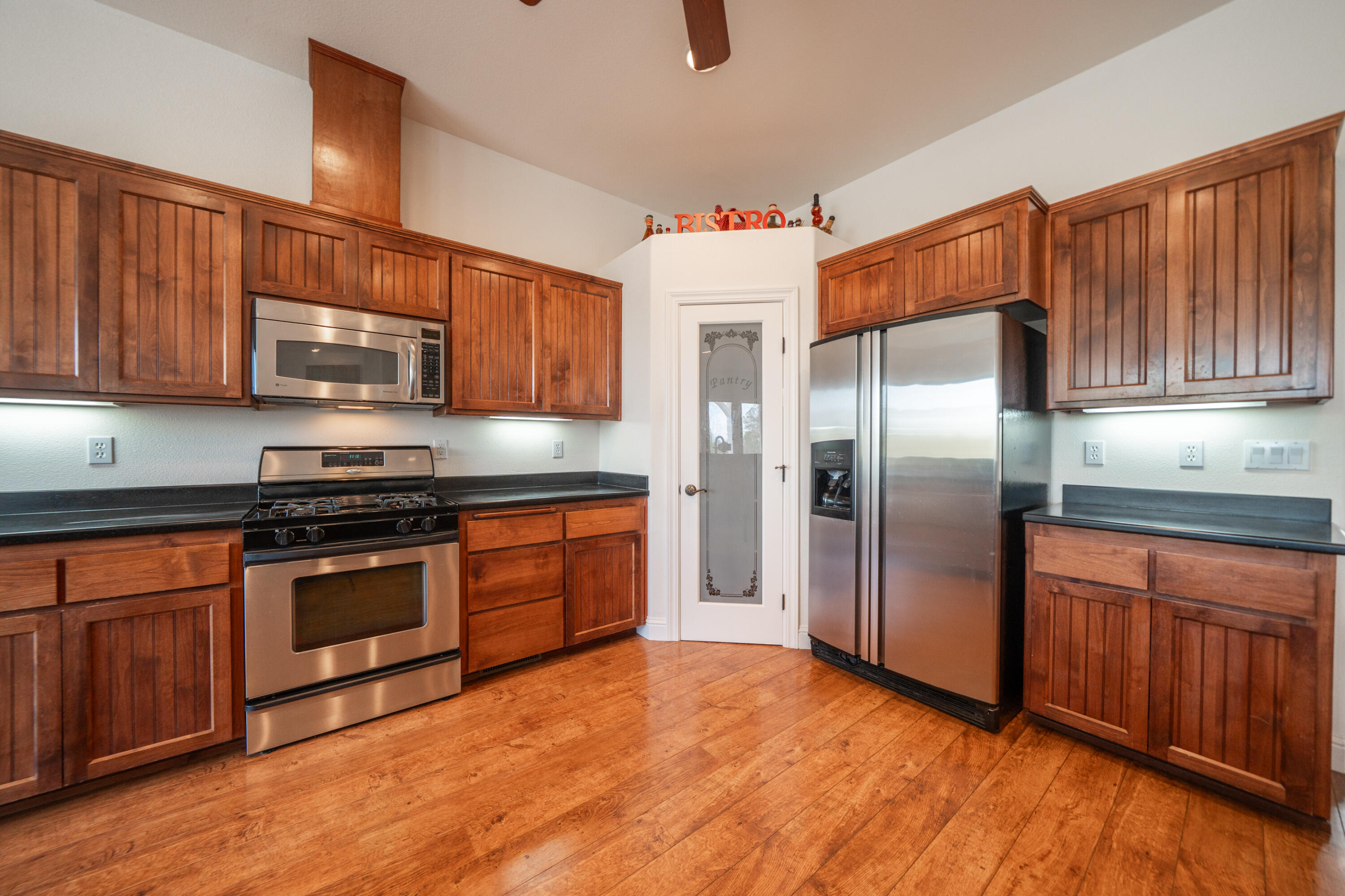 8180 Whispering Oaks Road Redding, CA 96002 - Photo 17 of 100 PANTRY