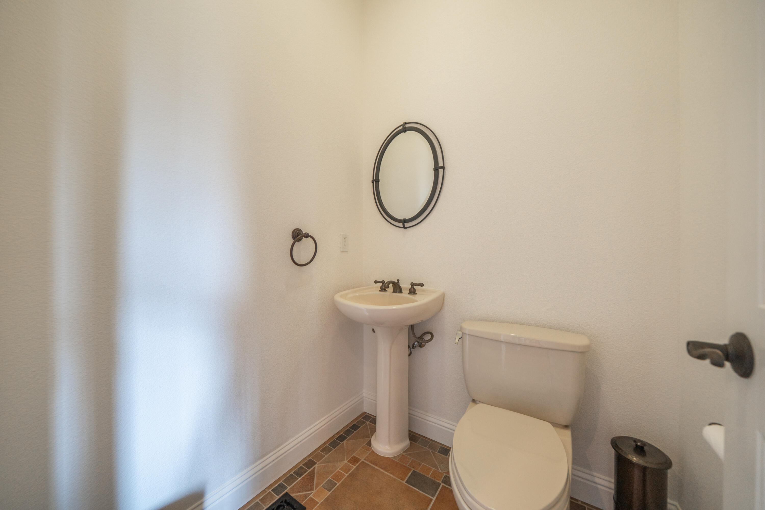 8180 Whispering Oaks Road Redding, CA 96002 - Photo 25 of 100 a bathroom with a toilet a sink and a mirror