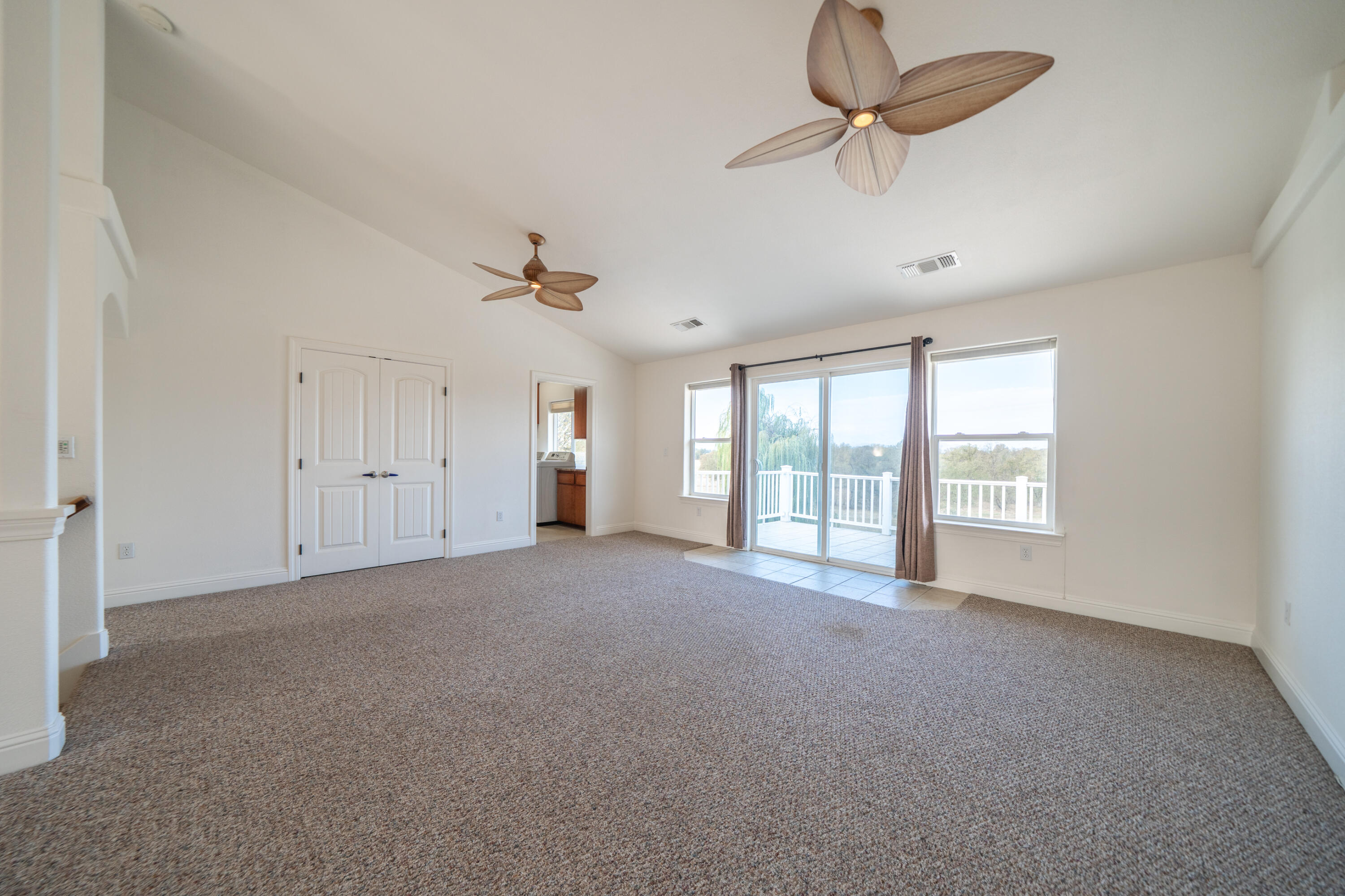 8180 Whispering Oaks Road Redding, CA 96002 - Photo 32 of 100 SLIDER TO PATIO