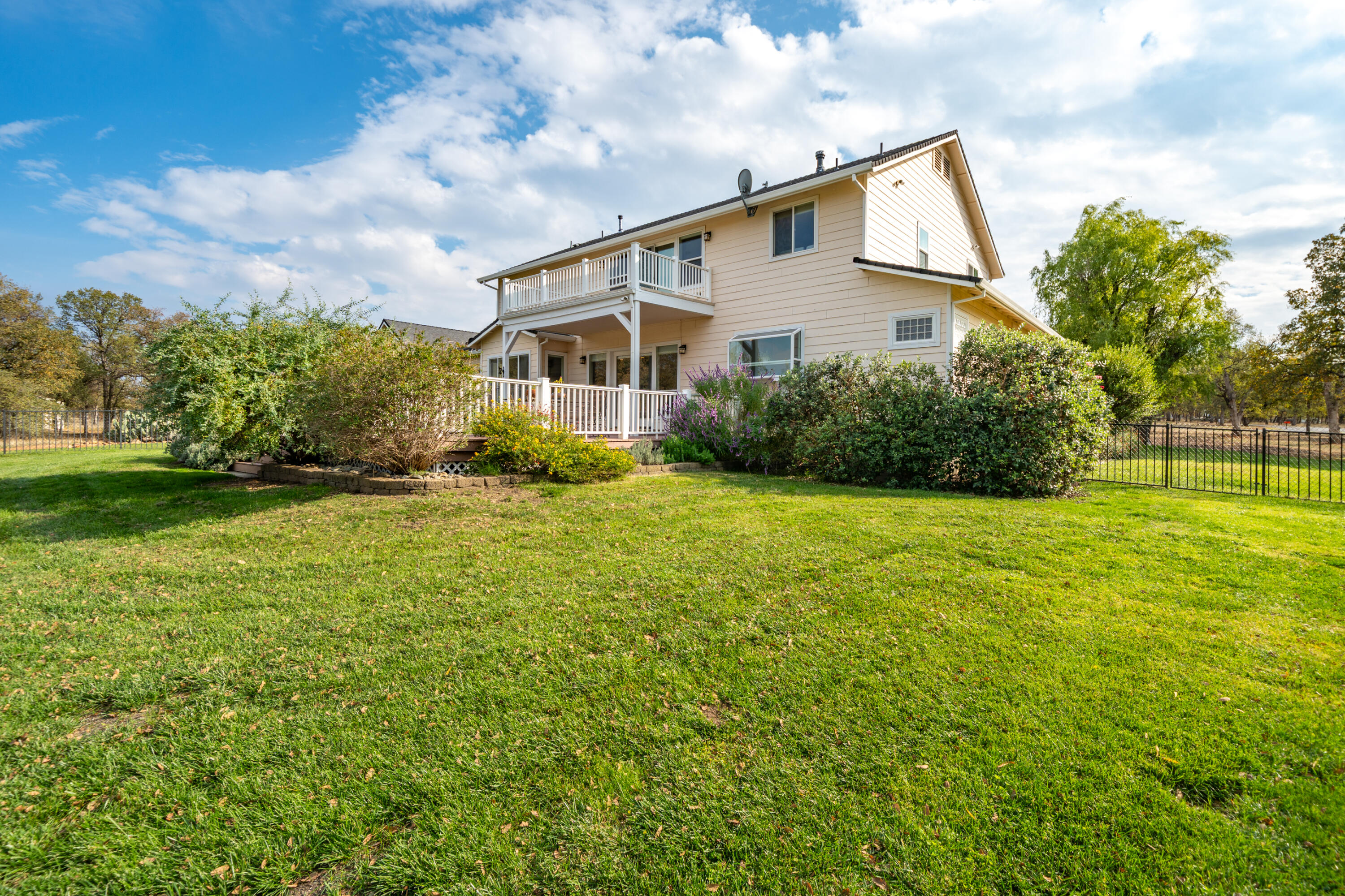 8180 Whispering Oaks Road Redding, CA 96002 - Photo 64 of 100 WEST SIDE