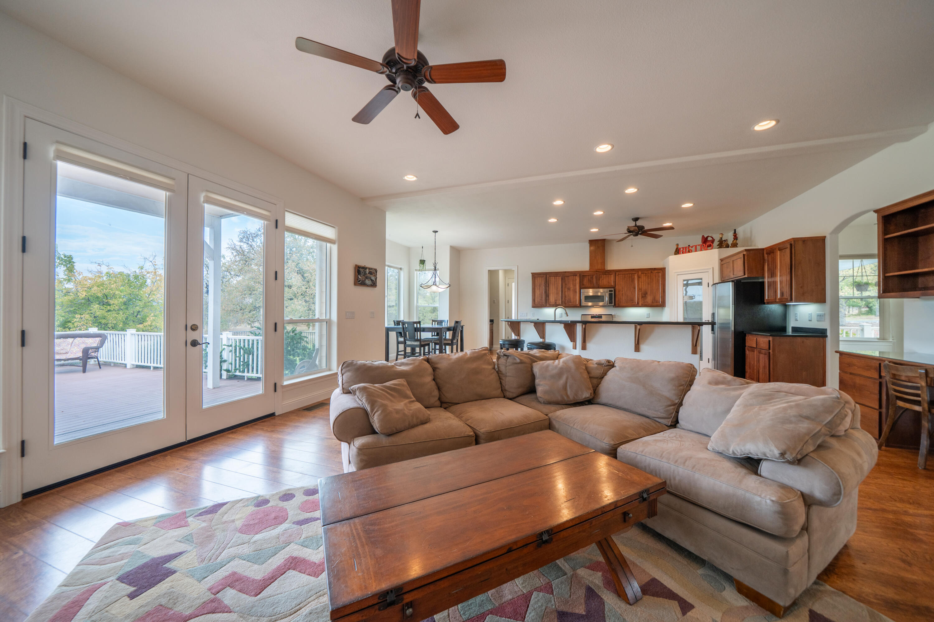 8180 Whispering Oaks Road Redding, CA 96002 - Photo 9 of 100 TONS OF WINDOWS