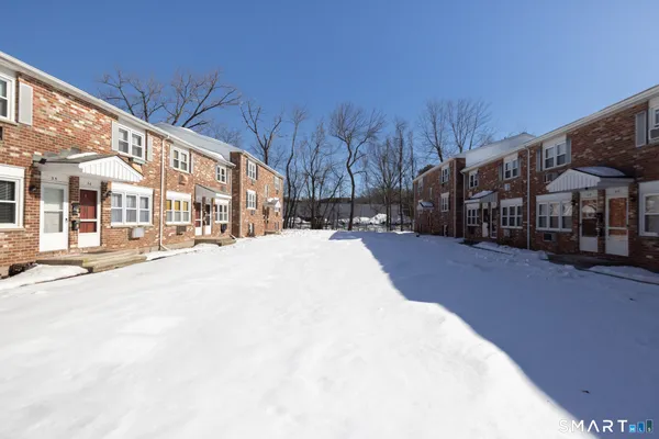 $1,800 | 53 Hiltbrand Road, Unit 33, Bristol, CT 06010